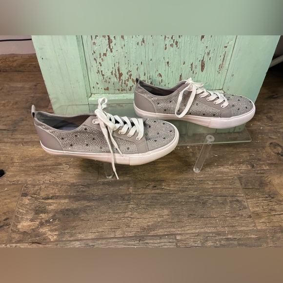 Torrid Gray Athletic Shoes with White Laces - Picture 3 of 8